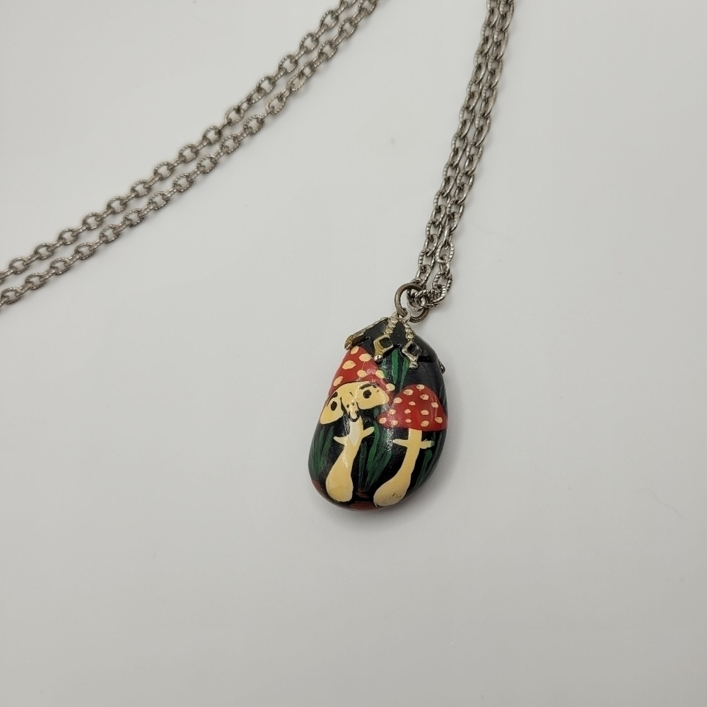 Hand-Painted vintage Mushroom Pendant Necklace - Picture 7 of 8